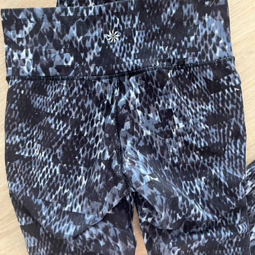 ** Athleta Chaturanga High Rise Black/Gray Cobra Snake Print Leggings XS - Picture 10 of 10